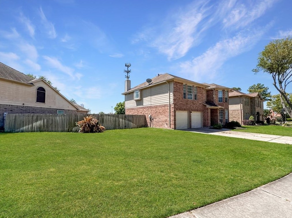 12419 Glenleigh Dr, Houston, TX 77014-2433