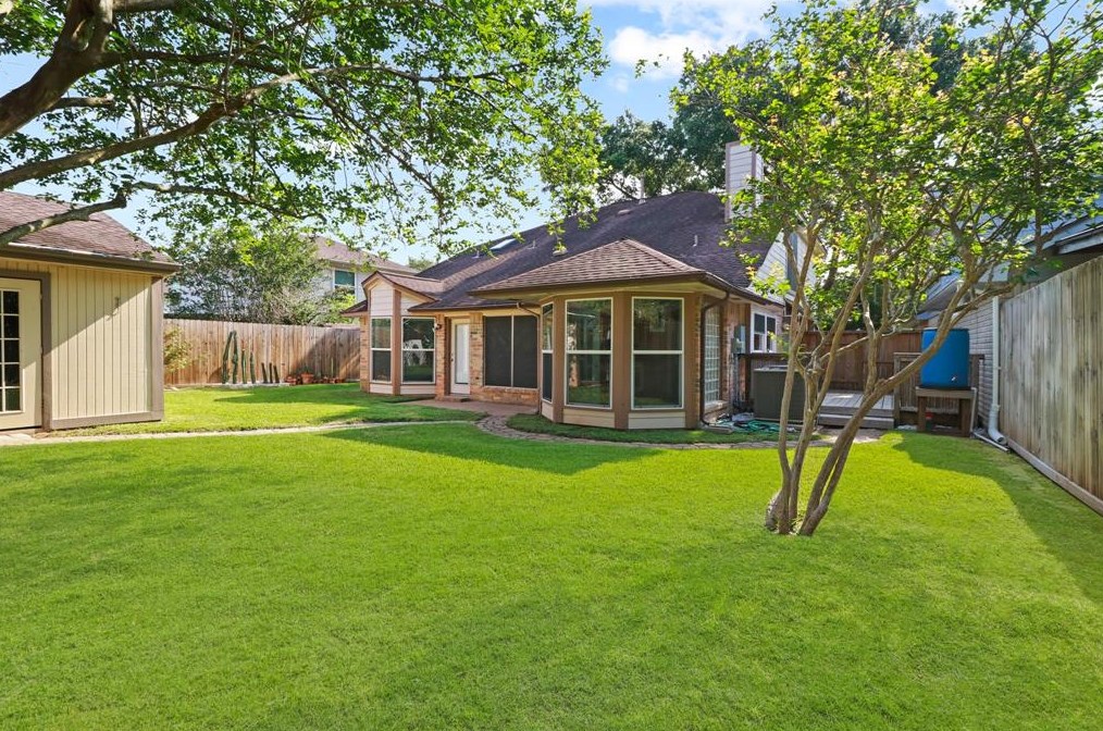 3418 Woodmere Ln, Sugar Land TX  77478-5225 exterior