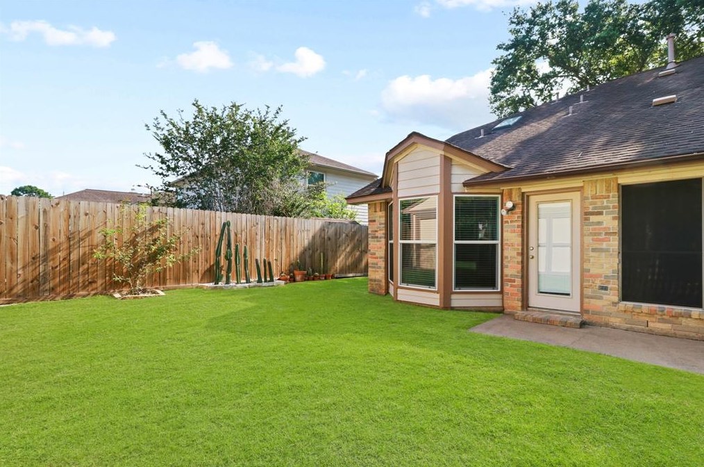 3418 Woodmere Ln, Sugar Land TX  77478-5225 exterior