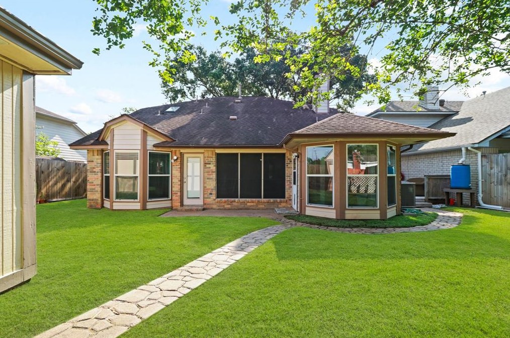 3418 Woodmere Ln, Sugar Land TX  77478-5225 exterior