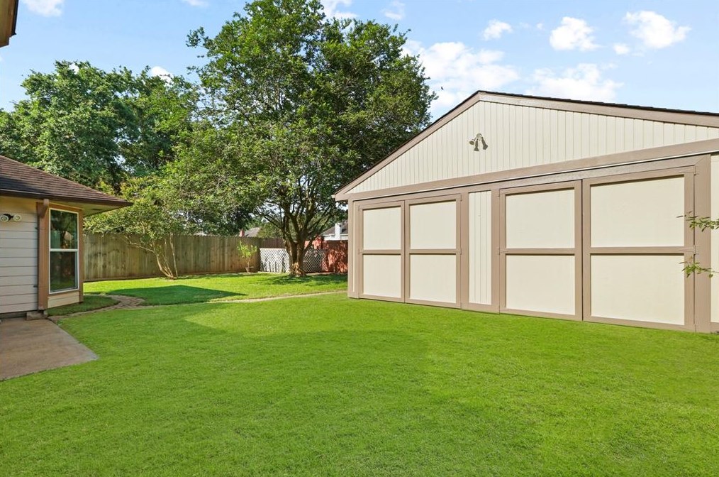3418 Woodmere Ln, Sugar Land TX  77478-5225 exterior