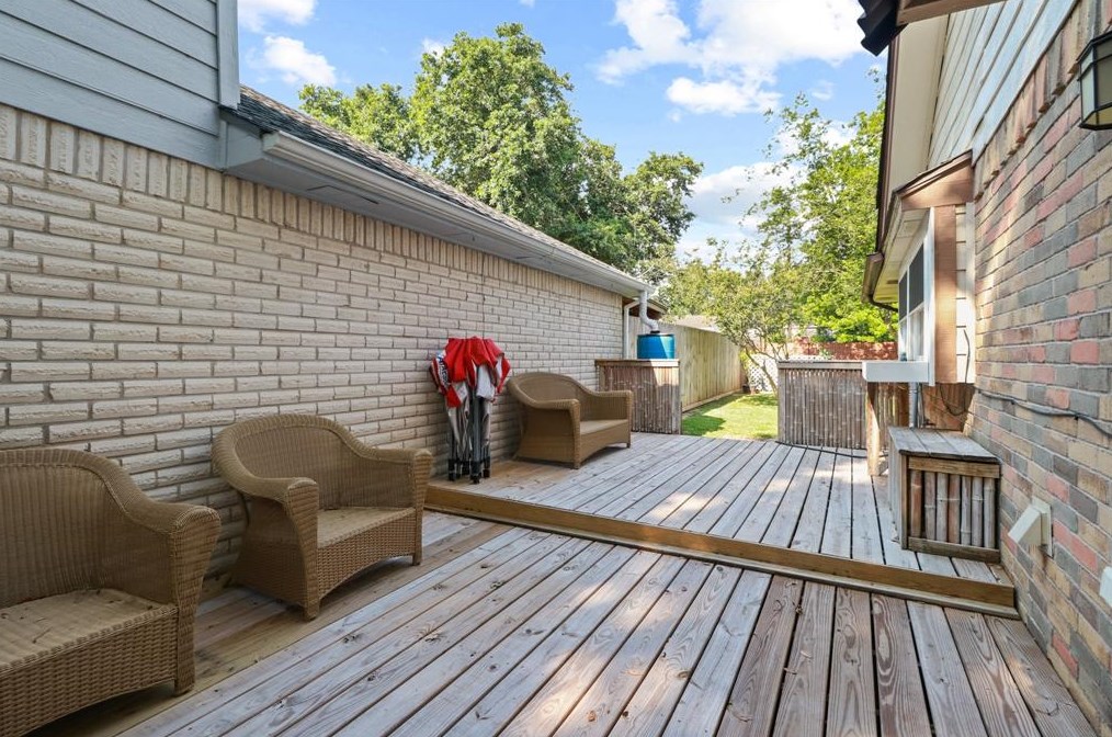 3418 Woodmere Ln, Sugar Land TX  77478-5225 exterior