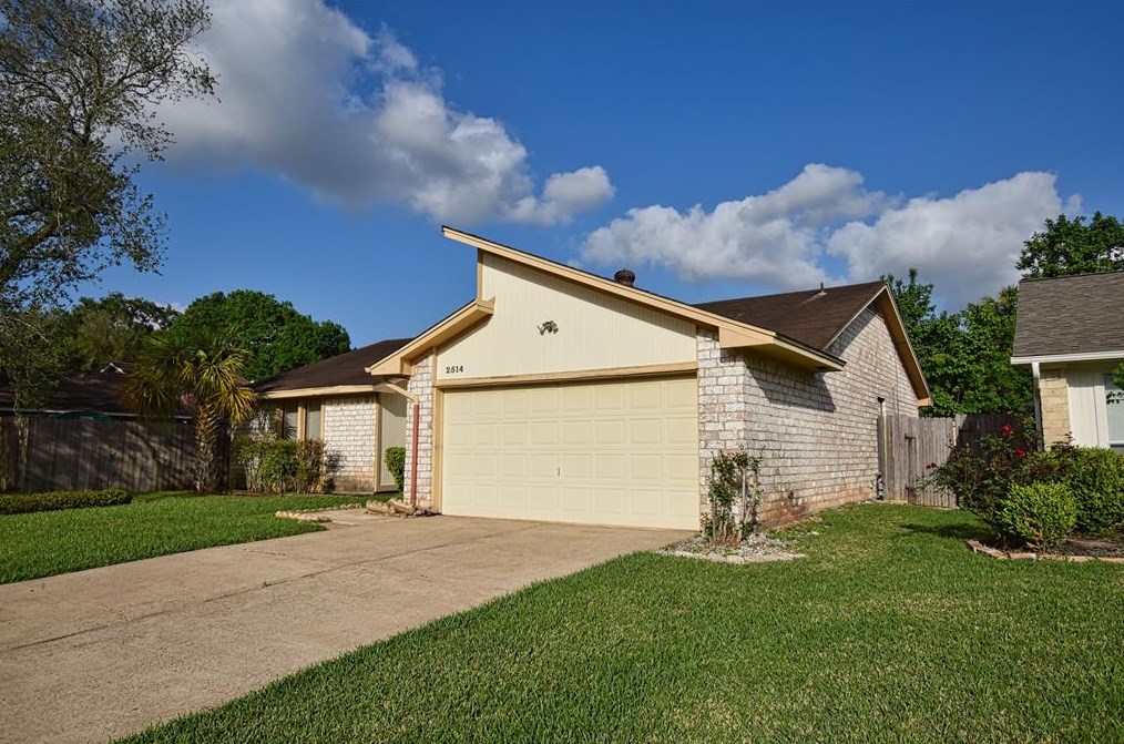 2514 Buffalo Trl, Sugar Land TX  77479-1640 exterior