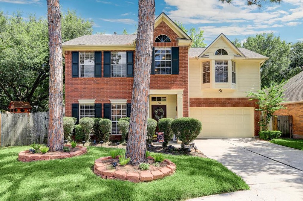 1710 Briarmoor Ct, Houston, TX 77062-2200