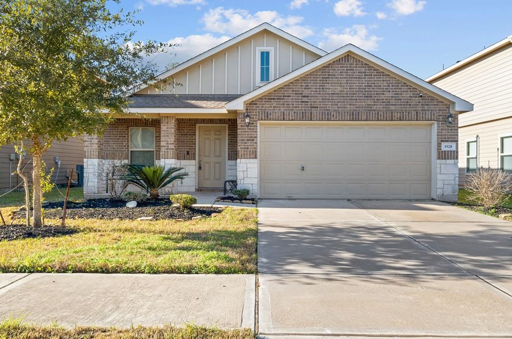 1920 Acaciawood Way, Houston, TX 77051