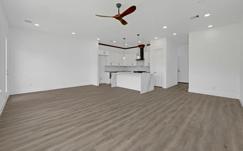 4816 Creekmont Dr, Houston TX  77091-5407 exterior