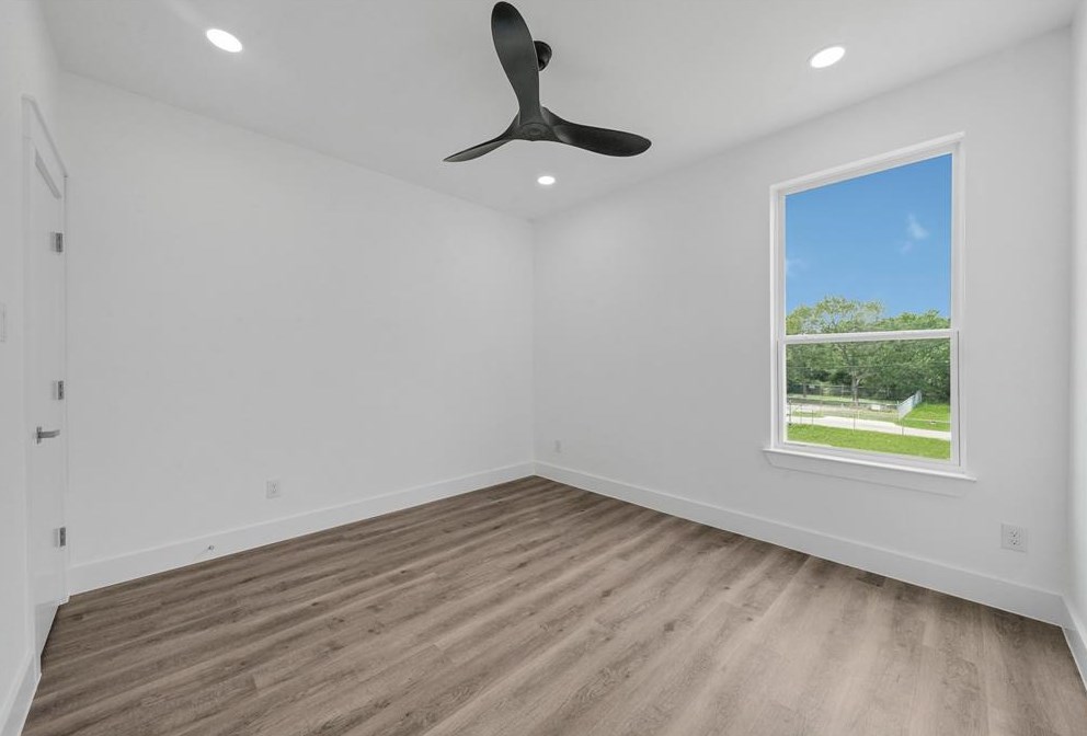 4816 Creekmont Dr, Houston TX  77091-5407 exterior