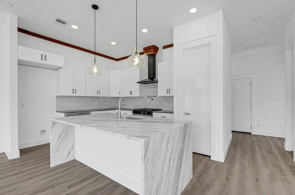 4816 Creekmont Dr, Houston TX  77091-5407 exterior