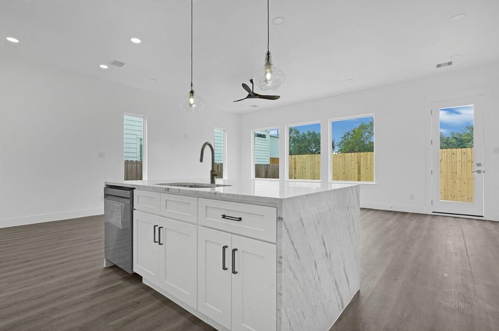 4816 Creekmont Dr, Houston TX  77091-5407 exterior