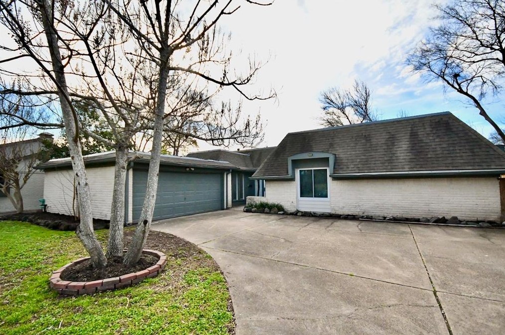 6115 Rollingbrook Dr, Houston, TX 77096