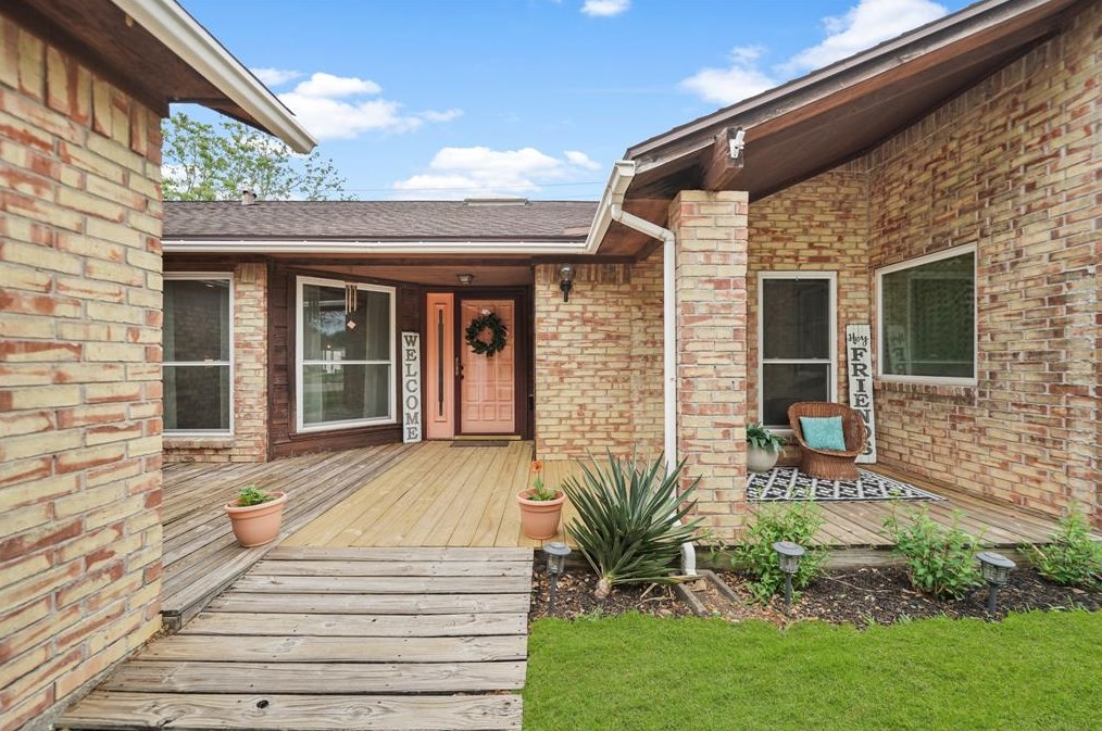 15125 Silverman St, Houston, TX 77598-1809
