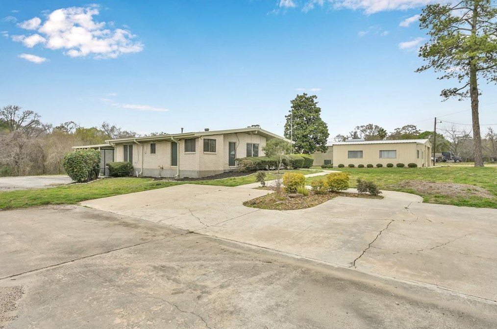 411 Bayou Dr, Channelview, TX 77530-3018