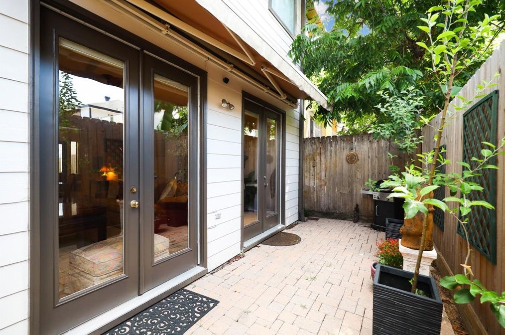 1339 Clay St, Houston TX  77002-7101 exterior