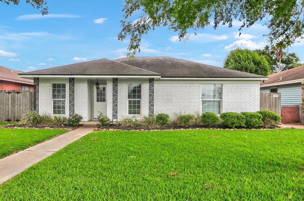 9240 Landis Dr, Beaumont, TX 77707
