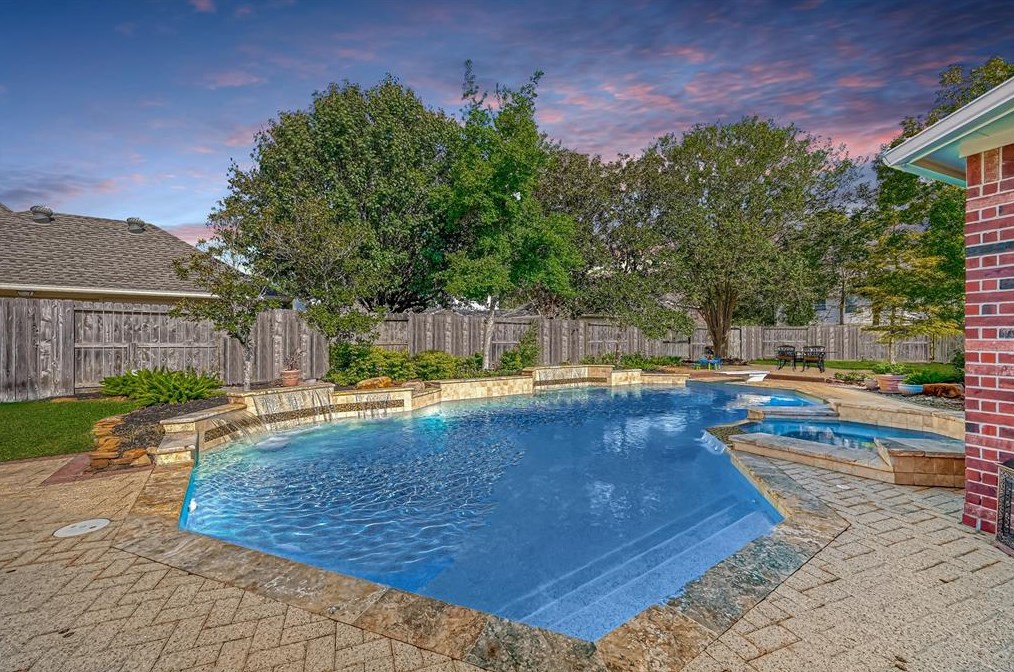 1106 Wolfs Knl, Houston, TX 77094-4104