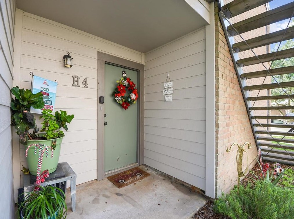 3220 69th St #h4, Galveston, TX 77551
