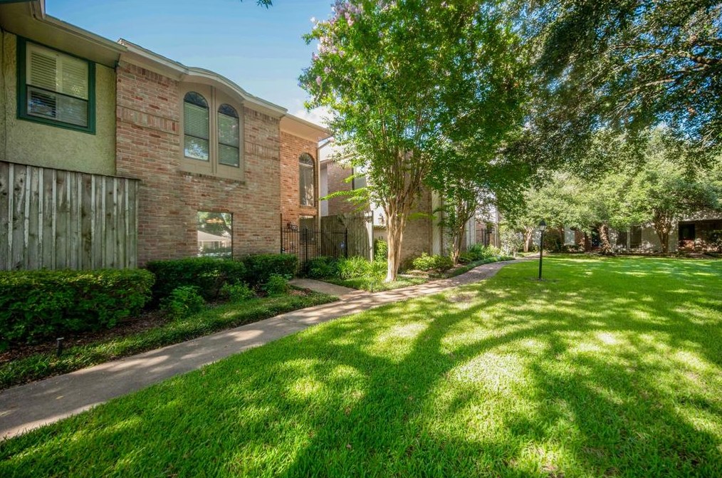 727 Bunker Hill Rd #27, Houston, TX 77024