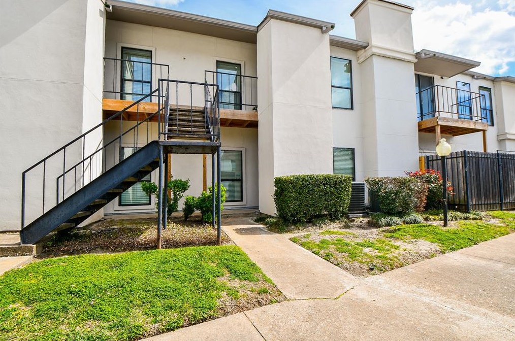 2425 Augusta Dr Apt 61, Houston, TX 77057