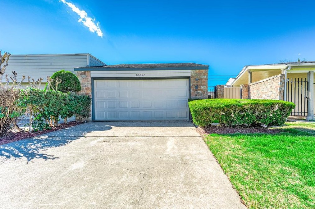10626 Sandpiper Dr, Houston, TX 77096