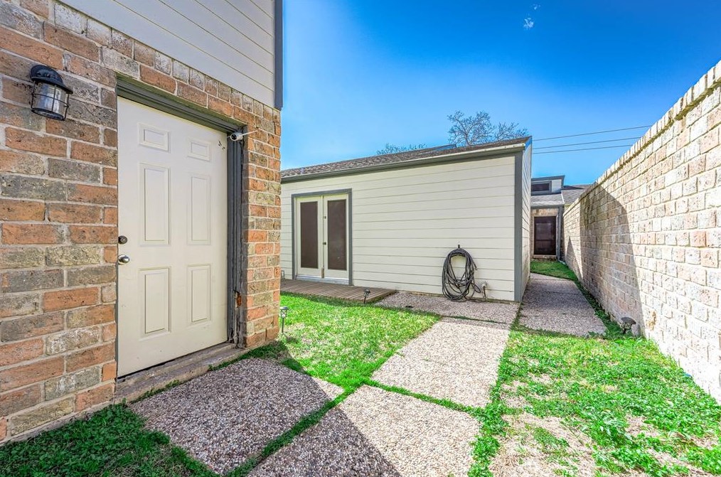 10626 Sandpiper Dr, Houston TX  77096-5415 exterior