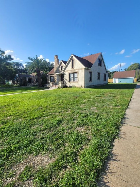 402 10th Ave N, Texas City, TX 77590