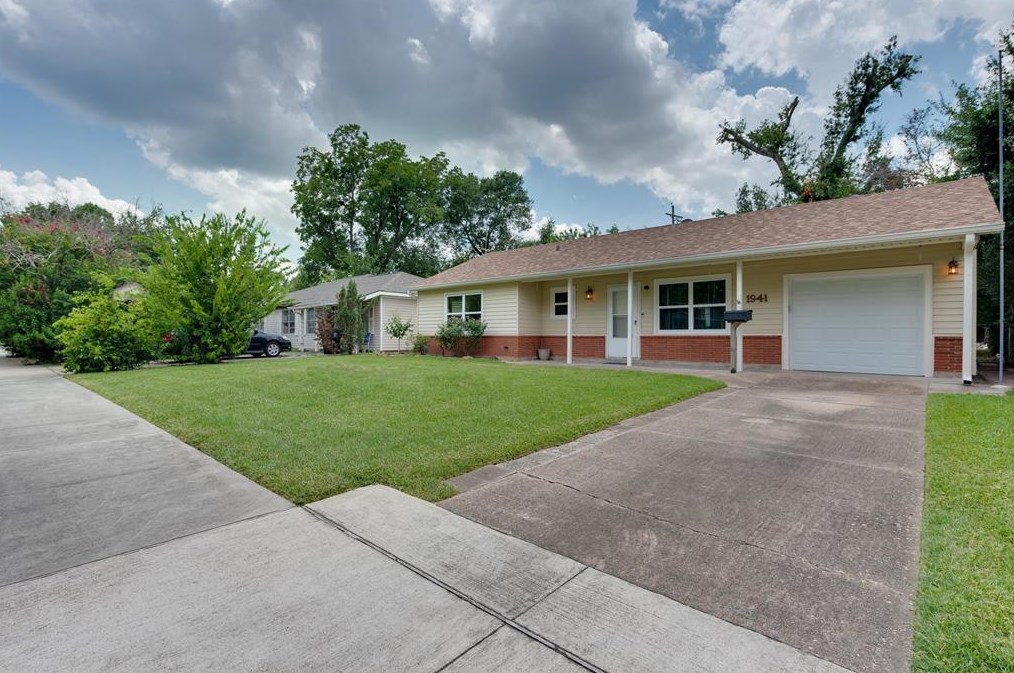 1941 Norcrest Dr, Houston TX  77055-1425 exterior