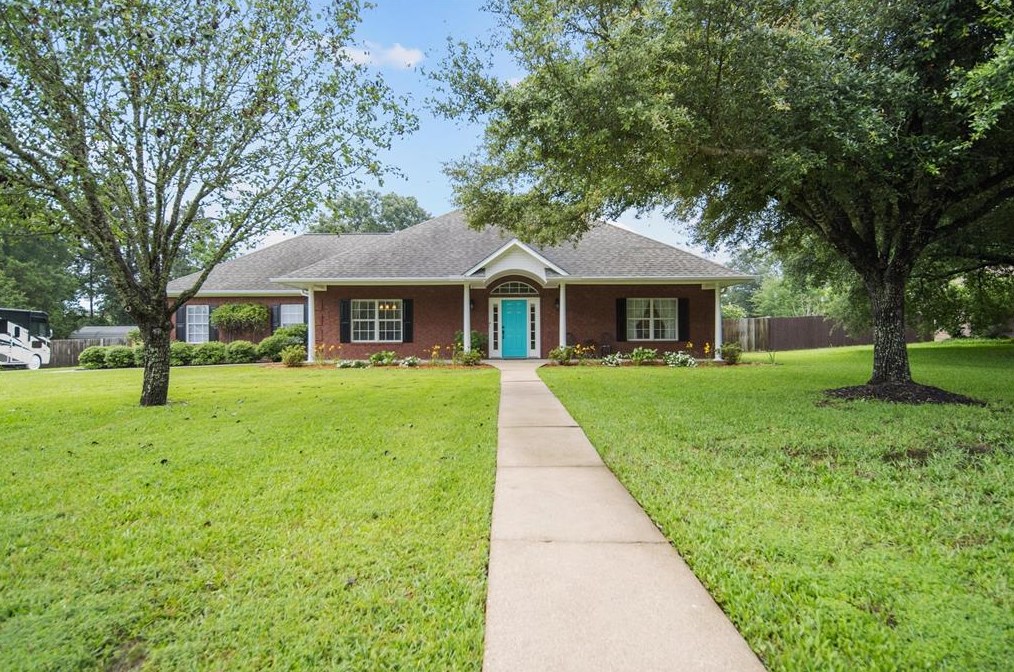 114 Colonial Hill Dr, Lufkin, TX 75901