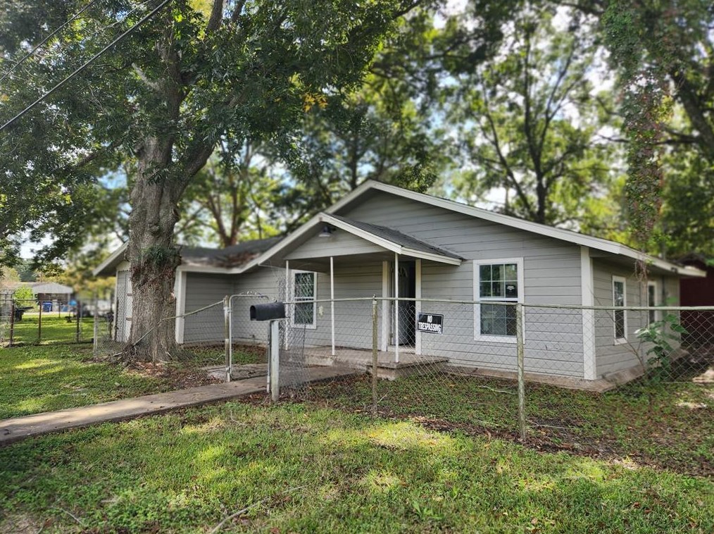 1214 Lois St, Bay City, TX 77414-3459