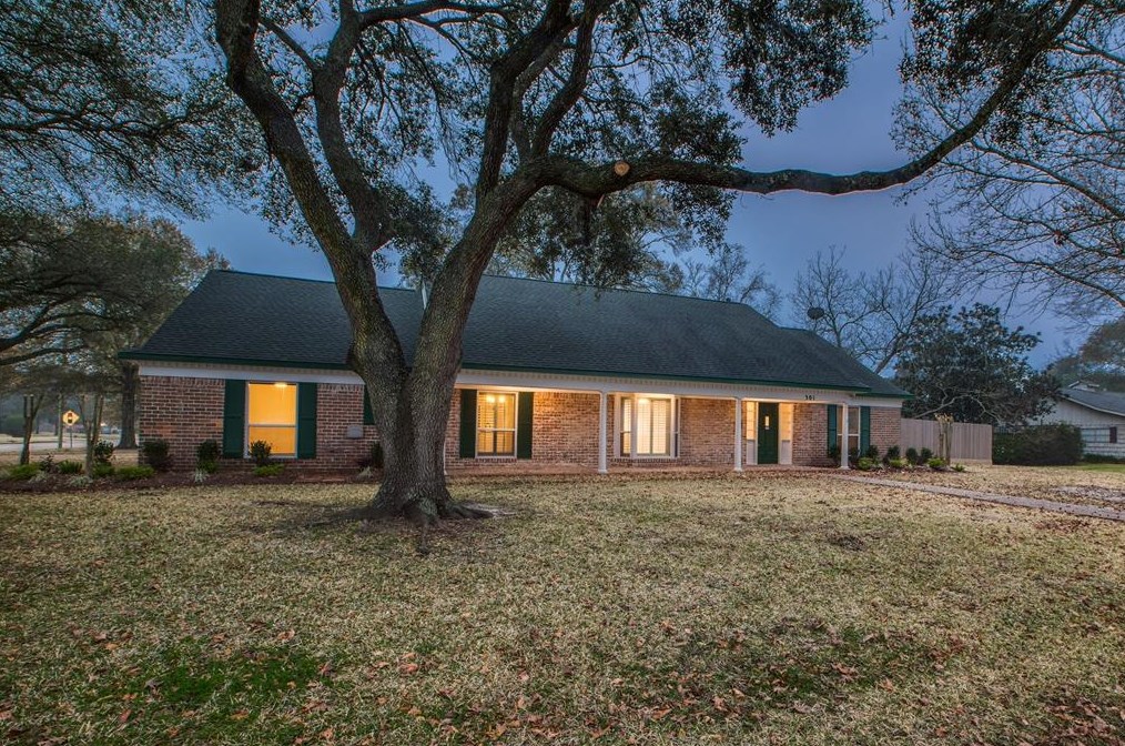 301 Hillje St, Alvin, TX 77511-3421