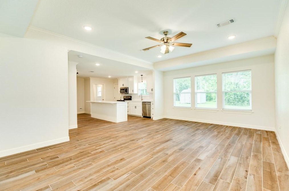 120 Holly St, Richwood, TX 77566