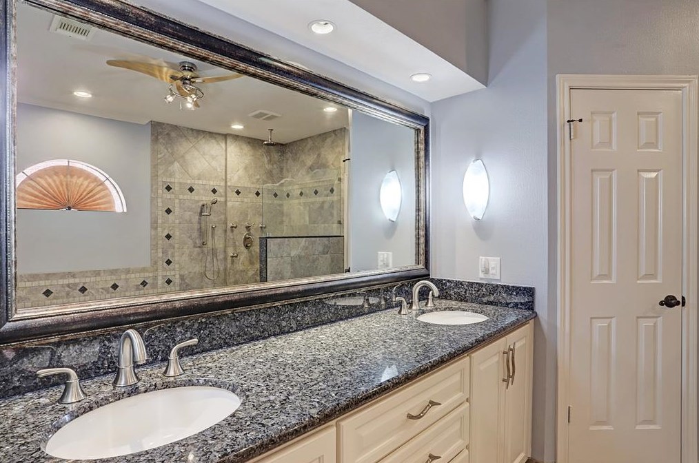 11810 Orch Mtn Dr, Houston TX  77059-5518 exterior