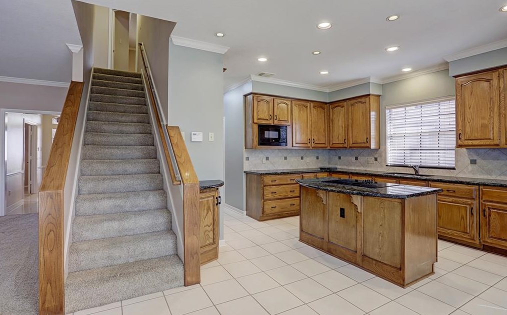11810 Orch Mtn Dr, Houston TX  77059-5518 exterior
