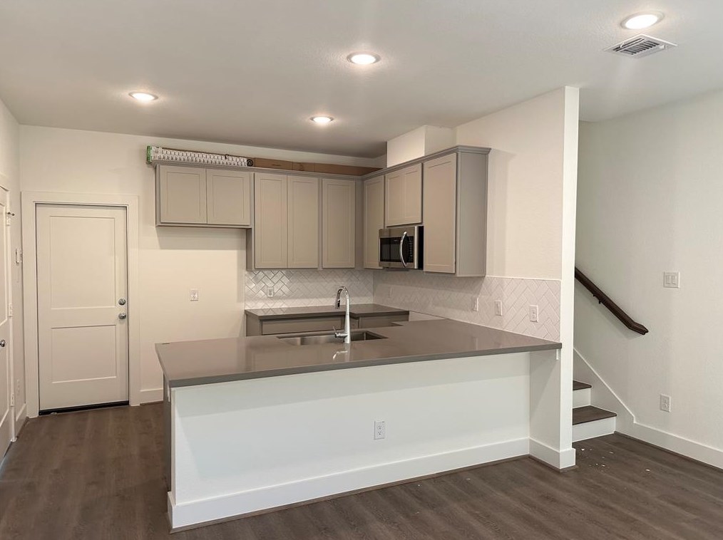 833 Paul Quinn St #b, Houston, TX 77091