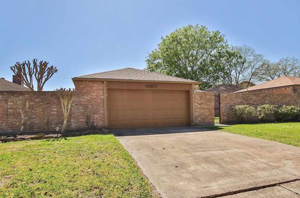 16907 Amidon Dr, Spring TX  77379-4875 exterior