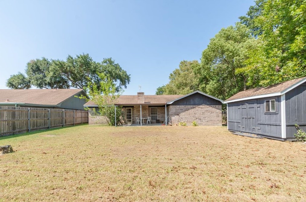 2719 Meadow Ln, La Marque, TX 77568