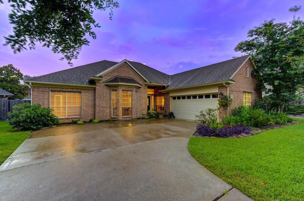 14214 Edinburgh Ct, Houston, TX 77077-1813