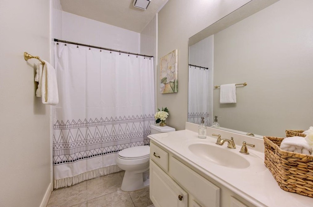 14214 Edinburgh Ct, Houston TX  77077-1813 exterior