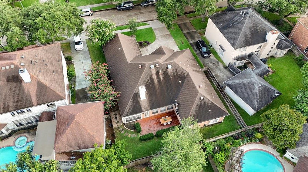 14214 Edinburgh Ct, Houston TX  77077-1813 exterior