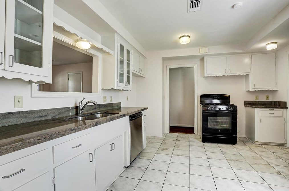 5615 Arboles Dr, Houston TX  77035-2613 exterior