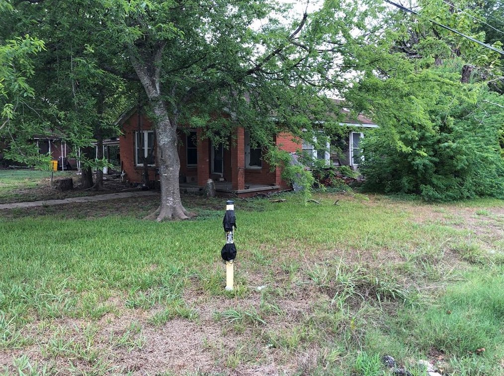 1500 10th St, Caldwell, TX 77836-1412