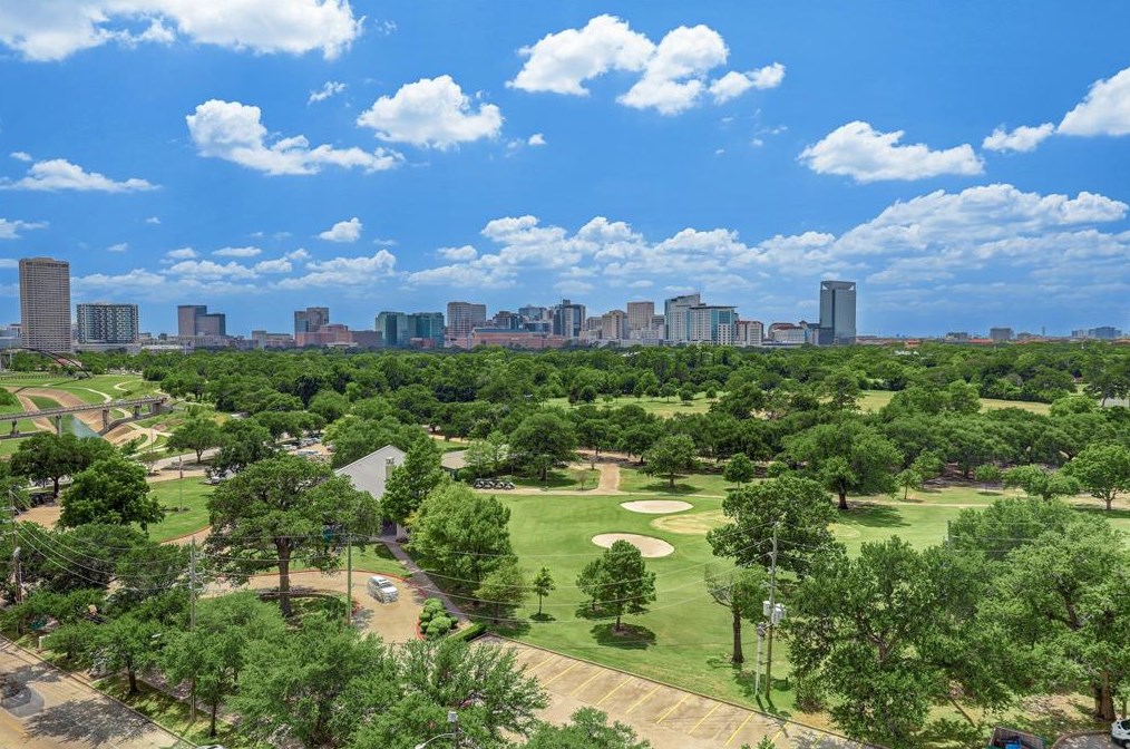 5925 Almeda Rd, Houston TX  11613-7602 exterior