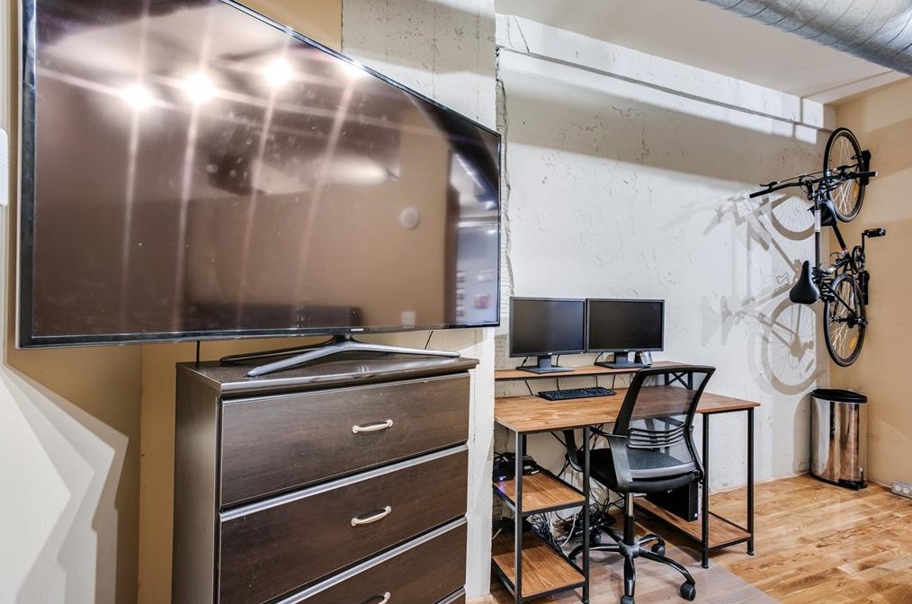 917 Main St, Houston TX  77006-4920 exterior