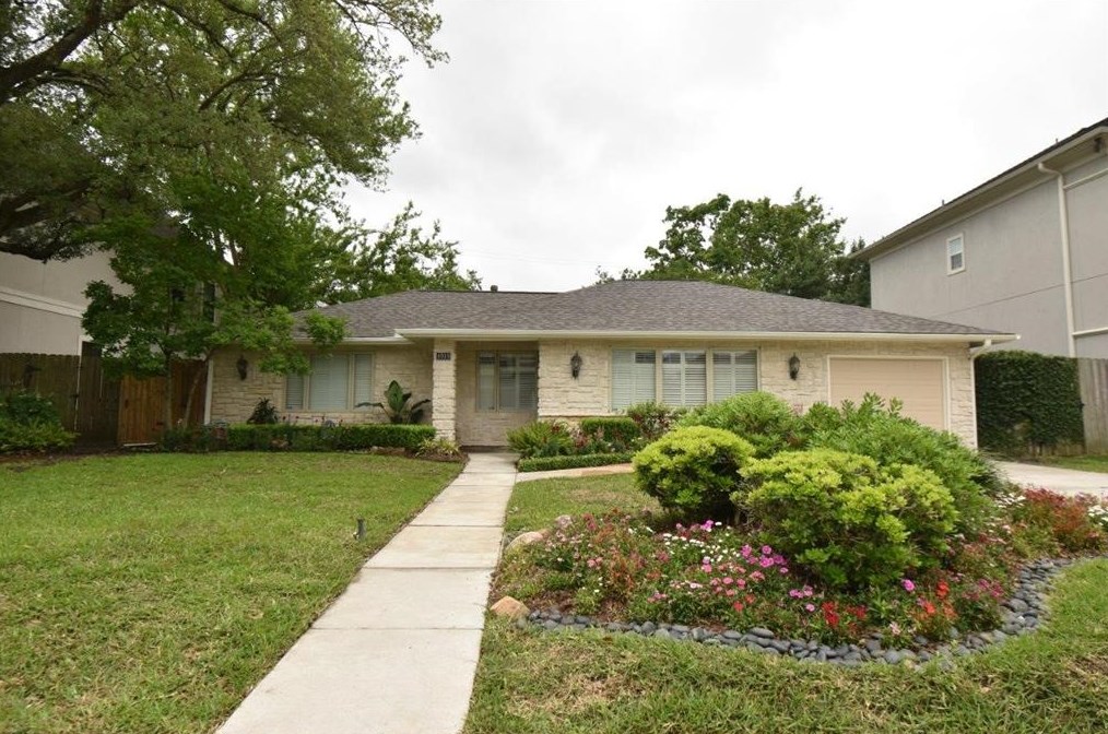 4919 Imperial St, Bellaire, TX 77401