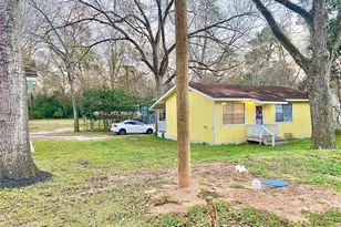 110 S Beatty Ave, Livingston, TX 77351 - Photo 2