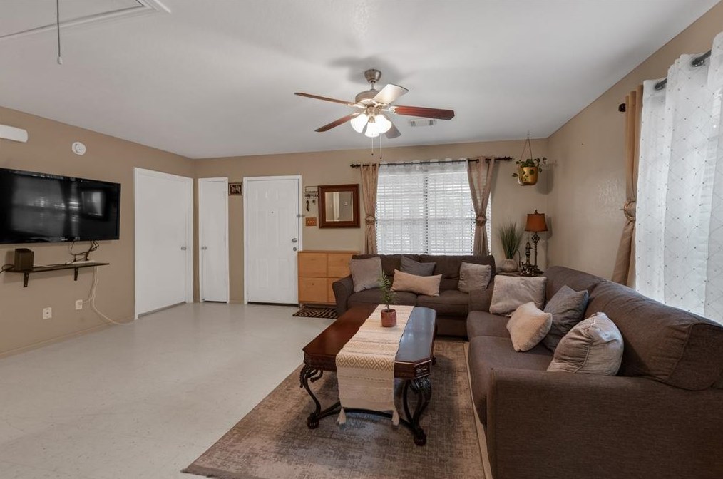 11411 Roandale Dr, Houston TX  77048-1527 exterior