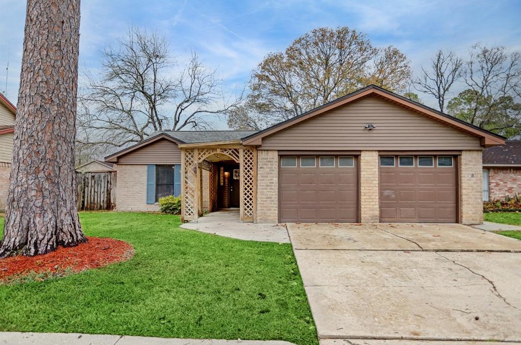 2319 Whitelake Dr, Spring TX  77373-6368 exterior