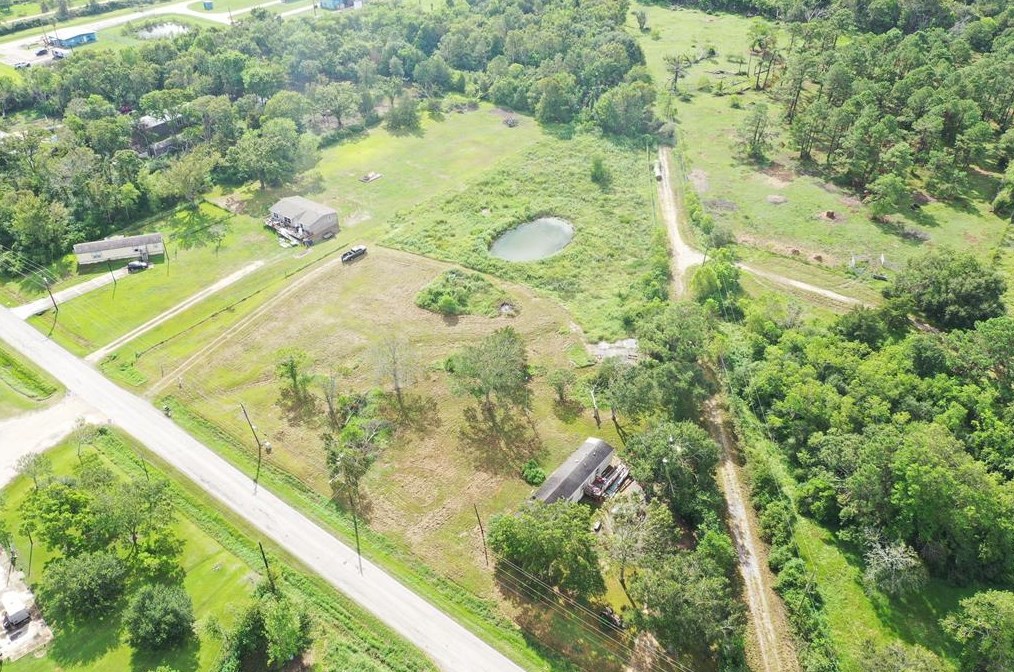 7116 County Rd 171, Alvin, TX 77511