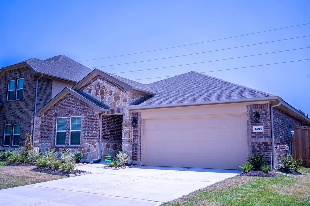 8015 Virginia Dr, Richmond, TX 77406