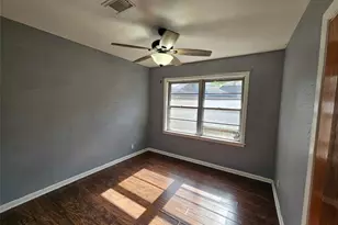 111 Carnation St, Lake Jackson, TX 77566 - Photo 10