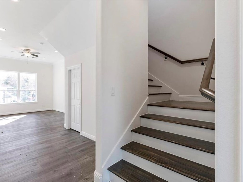 5031 Willow Glen Dr, Houston TX  77033-3543 exterior